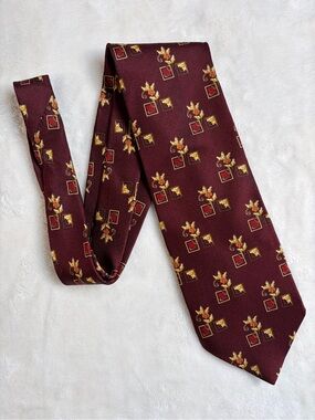 Vintage Valentino Cravatte Luxury Silk Necktie Burgundy Floral Pattern Italy
